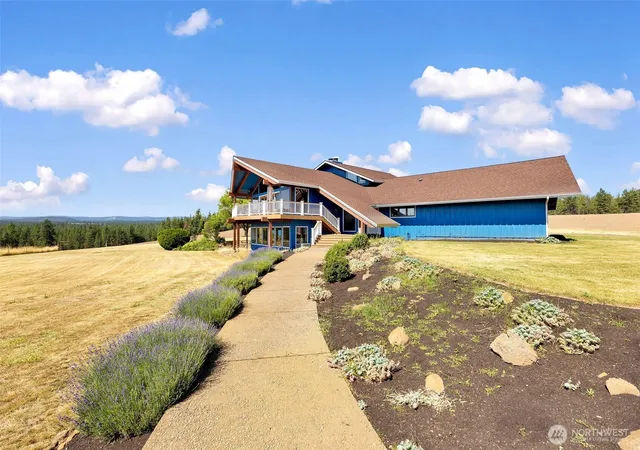 Photo 2 of Single family home for sale at 799 Counts Rd, Goldendale, WA 98620 | MLS# NWM2552885 | Listing updated on 2026-09-22