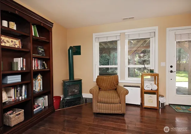 Photo 4 of Sale Pending at 2130 Fairway Ln, Oak Harbor, WA 98277 | MLS# NWM2552901 | Listing updated on 2026-09-24