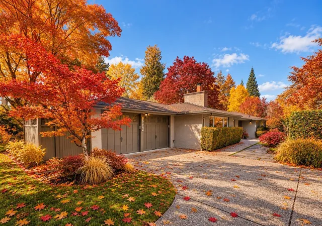 Single family home for sale at 3001 Hunts Point Dr, Hunts Point, WA 98004 | MLS# NWM2552905