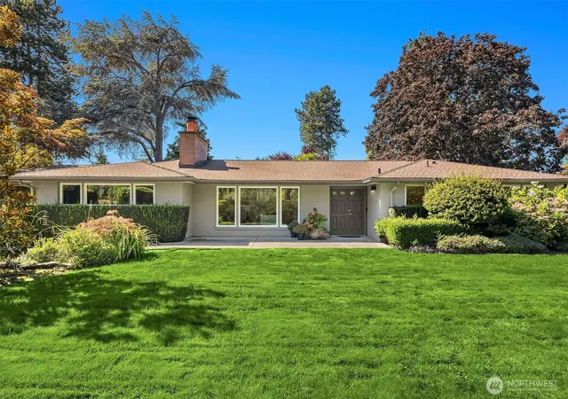 Photo 3 of Single family home for sale at 3001 Hunts Point Dr, Hunts Point, WA 98004 | MLS# NWM2552905 | Listing updated on 2026-10-01