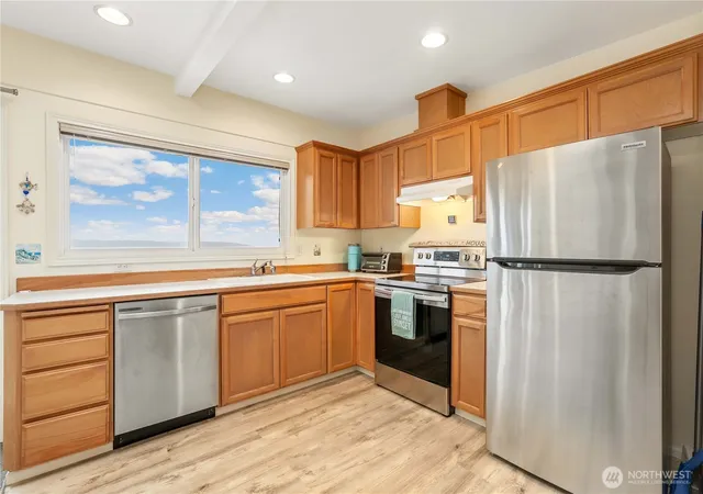Photo 4 of Single family home for sale at 1122 Rockaway Ln, Camano Island, WA 98282 | MLS# NWM2552913 | Listing updated on 2026-10-01