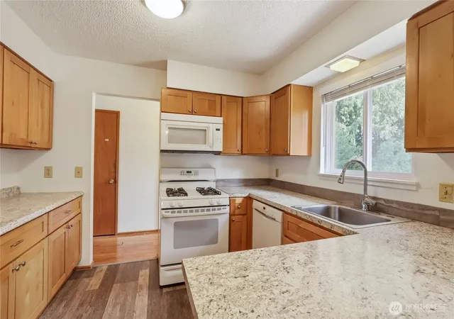 Photo 4 of Sale Pending at 194 May St W, Port Orchard, WA 98366 | MLS# NWM2552924 | Listing updated on 2026-09-21