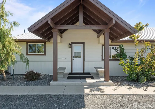 Photo 3 of Sale Pending at 8708 K NE, Moses Lake, WA 98837 | MLS# NWM2552928 | Listing updated on 2026-09-22