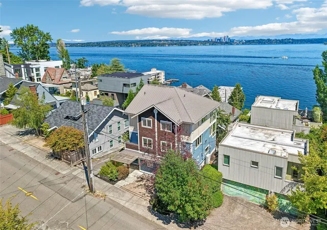 Photo 2 of Single family home for sale at 424 35th Avenue S, Seattle, WA 98144 | MLS# NWM2552939 | Listing updated on 2026-10-02