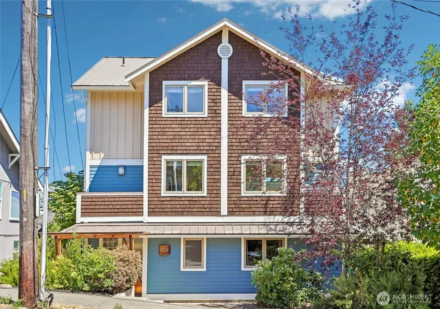 Photo 3 of Single family home for sale at 424 35th Avenue S, Seattle, WA 98144 | MLS# NWM2552939 | Listing updated on 2026-10-02