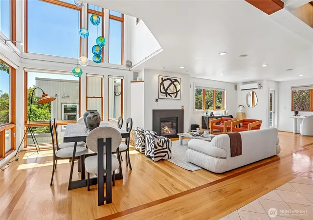 Photo 4 of Single family home for sale at 424 35th Avenue S, Seattle, WA 98144 | MLS# NWM2552939 | Listing updated on 2026-10-02
