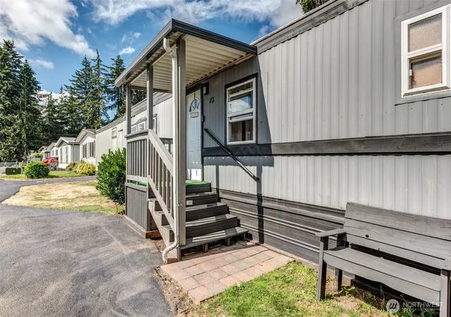 Photo 3 of Manufactured home for sale at 11622 Silver Lake Rd #73, Everett, WA 98208 | MLS# NWM2552944 | Listing updated on 2026-09-24