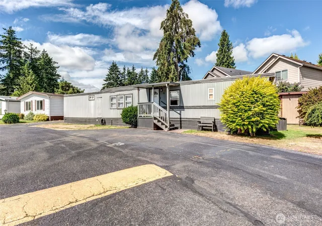 Photo 3 of Manufactured home for sale at 11622 Silver Lake Rd #73, Everett, WA 98208 | MLS# NWM2552944 | Listing updated on 2026-09-24
