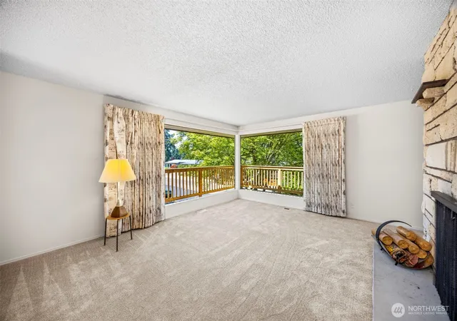 Photo 3 of Sale Pending at 41 Nw Doncee Dr, Bremerton, WA 98311 | MLS# NWM2552946 | Listing updated on 2026-09-25