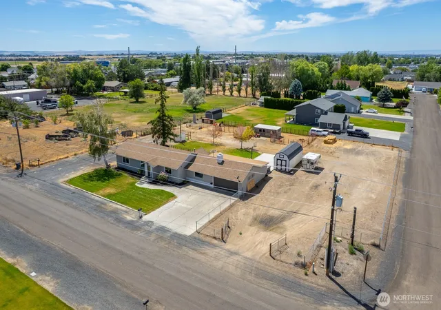 Photo 1 of Single family home for sale at 2096 Hamilton Rd Ne, Moses Lake, WA 98837 | MLS# NWM2552947 | Listing updated on 2026-09-24