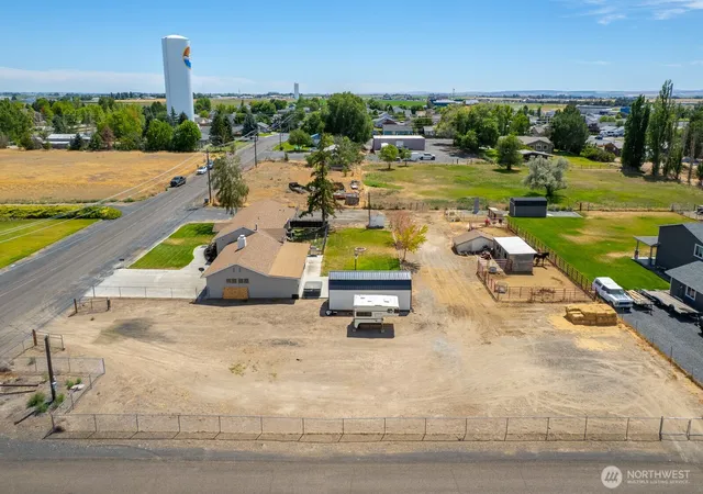 Photo 2 of Single family home for sale at 2096 Hamilton Rd Ne, Moses Lake, WA 98837 | MLS# NWM2552947 | Listing updated on 2026-09-24