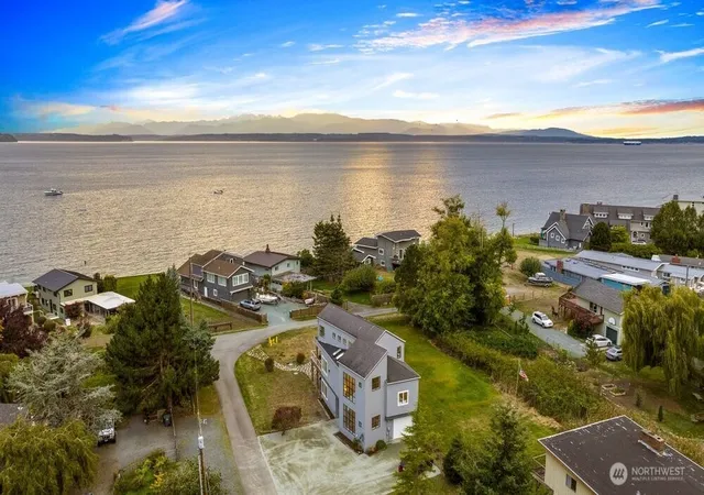 Photo 2 of Single family home for sale at 1281 Starfish Rd, Freeland, WA 98249 | MLS# NWM2552987 | Listing updated on 2026-10-01