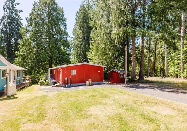 Photo 3 of Manufactured home for sale at 41 E Pickering Pl, Shelton, WA 98584 | MLS# NWM2553008 | Listing updated on 2026-09-22