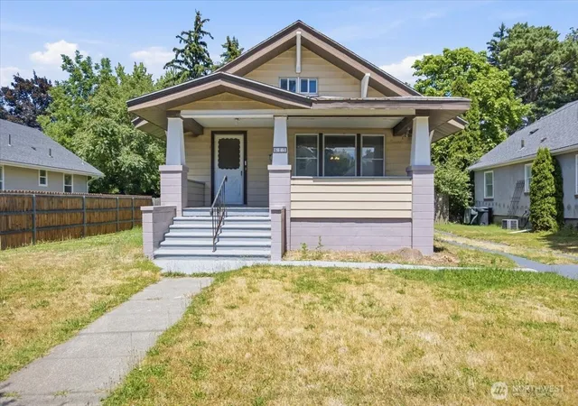 Photo 2 of Sale Pending at 615 Pleasant St, Walla Walla, WA 99362 | MLS# NWM2553010 | Listing updated on 2026-09-25