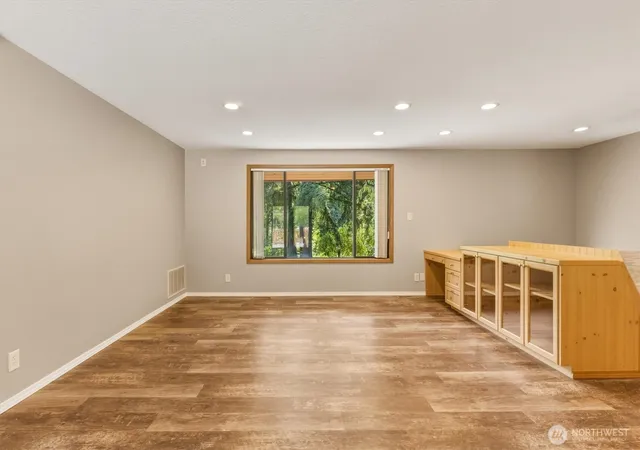 Photo 3 of Single family home for sale at 550 Ragland, Longview, WA 98632 | MLS# NWM2553040 | Listing updated on 2026-09-22