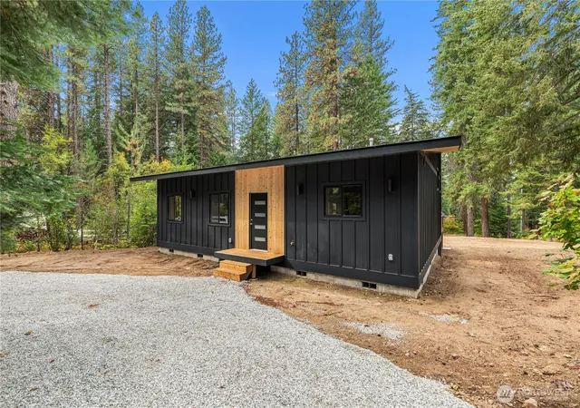 Photo 2 of Single family home for sale at 22401 Shetland Rd, Leavenworth, WA 98826 | MLS# NWM2553071 | Listing updated on 2026-09-26