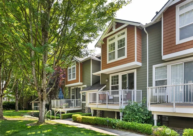 Photo 3 of Townhouse for sale at 12140 Ne 24th Street #102, Bellevue, WA 98005 | MLS# NWM2553077 | Listing updated on 2026-09-22