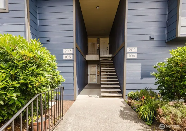 Condo for sale at 3580 Narrows View Ln NE #103, Bremerton, WA 98310 | MLS# NWM2553087