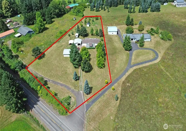 Photo 3 of Single family home for sale at 106 Maulwee Dr, Silver Creek, WA 98585 | MLS# NWM2553089 | Listing updated on 2026-09-22