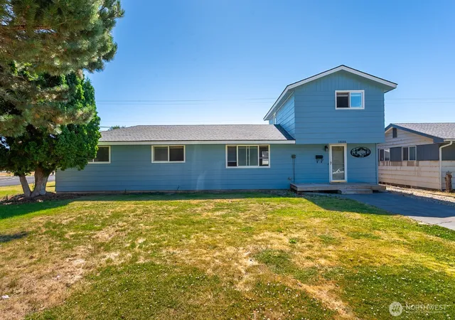 Photo 2 of Sale Pending at 1608 C St Sw, Ephrata, WA 98823 | MLS# NWM2553153 | Listing updated on 2026-10-01