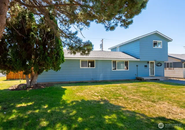 Photo 3 of Sale Pending at 1608 C St SW, Ephrata, WA 98823 | MLS# NWM2553153 | Listing updated on 2026-10-01