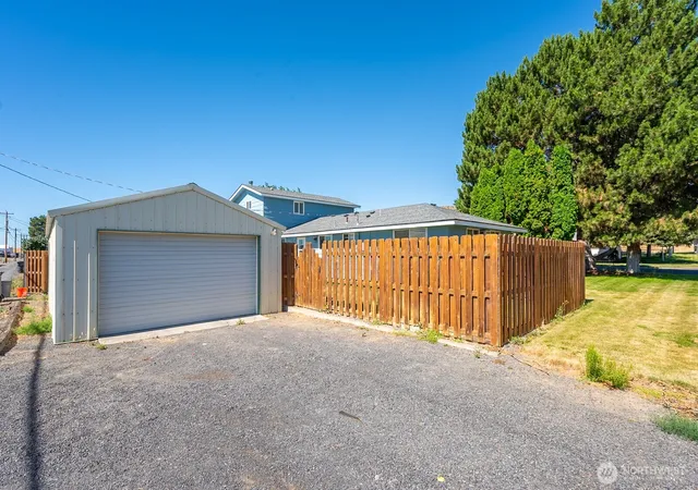 Photo 4 of Sale Pending at 1608 C St SW, Ephrata, WA 98823 | MLS# NWM2553153 | Listing updated on 2026-10-01