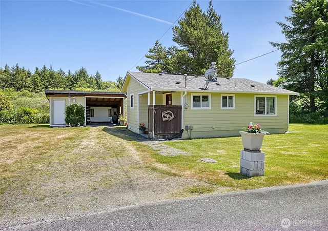 Photo 2 of Single family home for sale at 58 Oyehut Rd, Hoquiam, WA 98550 | MLS# NWM2553155 | Listing updated on 2026-09-22