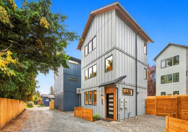 Photo 3 of Single family home for sale at 512 N 92nd Street, Seattle, WA 98103 | MLS# NWM2553175 | Listing updated on 2026-10-28