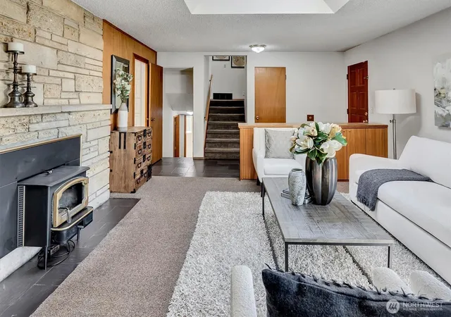 Photo 3 of Single family home for sale at 1925 SW 167th Street, Burien, WA 98166 | MLS# NWM2553180 | Listing updated on 2026-10-02