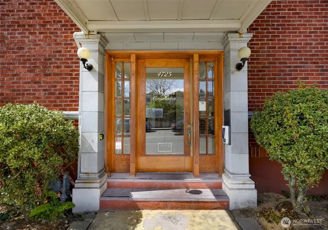 Photo 2 of Condo for sale at 4725 15th Avenue Ne #12, Seattle, WA 98105 | MLS# NWM2553198 | Listing updated on 2026-09-22