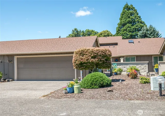 Photo 1 of Condo for sale at 575 Peardale Ln #11, Longview, WA 98632 | MLS# NWM2553200 | Listing updated on 2026-09-22