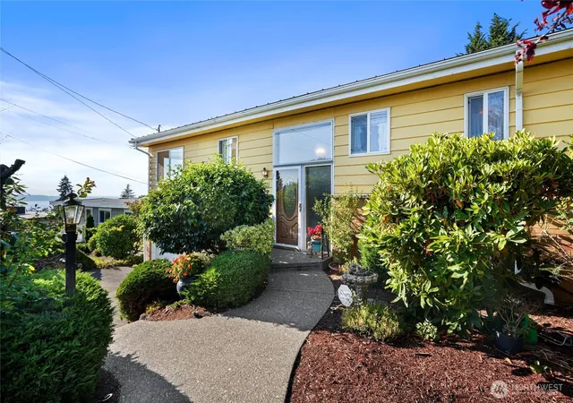 Photo 3 of Single family home for sale at 741 Hemlock St, Edmonds, WA 98020 | MLS# NWM2553206 | Listing updated on 2026-09-22