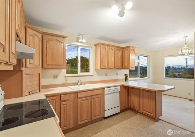 Photo 4 of Single family home for sale at 741 Hemlock St, Edmonds, WA 98020 | MLS# NWM2553206 | Listing updated on 2026-09-22