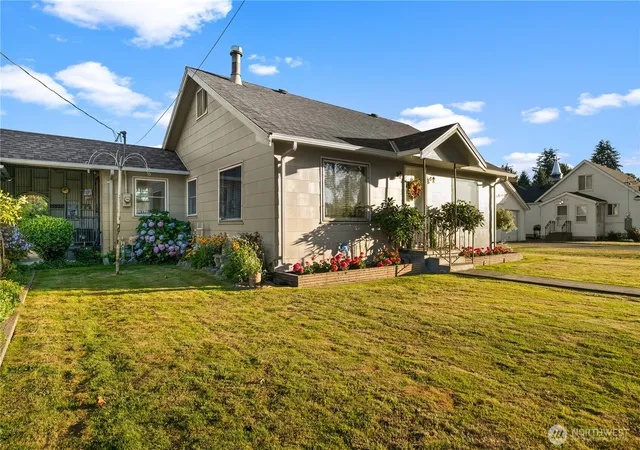 Photo 2 of Single family home for sale at 5528 23rd Street E, Fife, WA 98424 | MLS# NWM2553231 | Listing updated on 2026-09-22