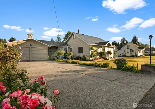 Photo 3 of Single family home for sale at 5528 23rd Street E, Fife, WA 98424 | MLS# NWM2553231 | Listing updated on 2026-09-22