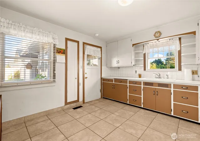 Photo 4 of Single family home for sale at 5528 23rd Street E, Fife, WA 98424 | MLS# NWM2553231 | Listing updated on 2026-09-22