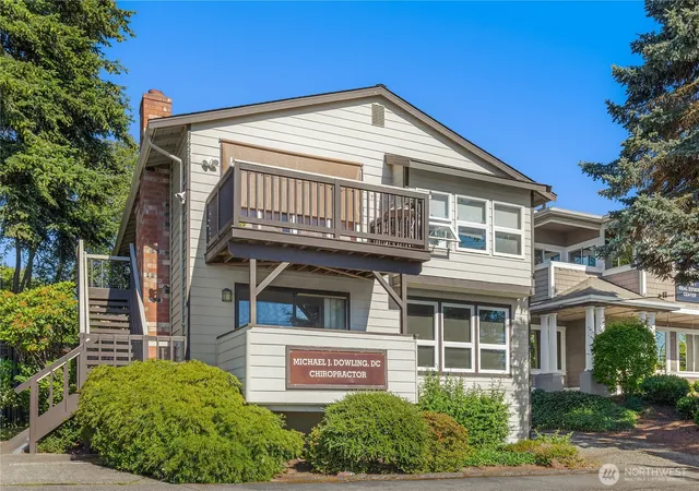 Photo 3 of Sale Pending at 822 6th Street S, Kirkland, WA 98033 | MLS# NWM2553246 | Listing updated on 2026-09-25