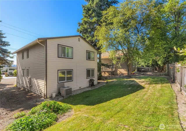 Photo 3 of Sale Pending at 822 6th Street S, Kirkland, WA 98033 | MLS# NWM2553246 | Listing updated on 2026-09-25