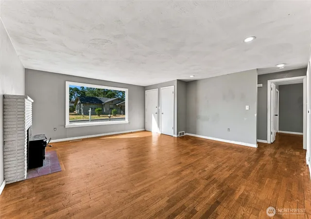 Photo 3 of Sale Pending at 15401 Grant Ave Sw, Lakewood, WA 98498 | MLS# NWM2553266 | Listing updated on 2026-10-01