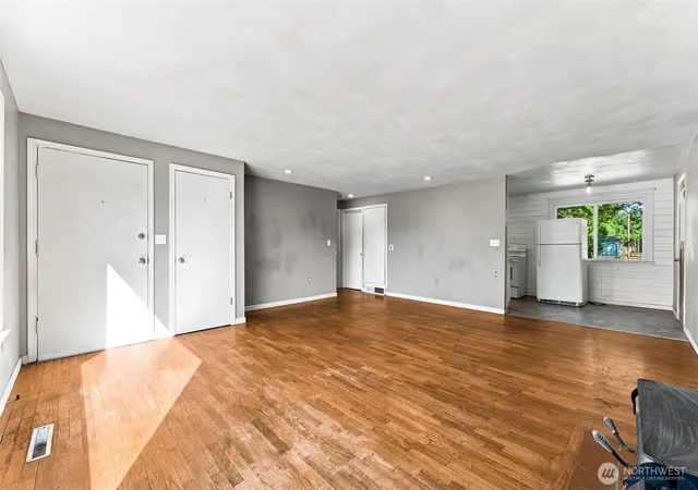 Photo 3 of Sale Pending at 15401 Grant Ave SW, Lakewood, WA 98498 | MLS# NWM2553266 | Listing updated on 2026-10-01