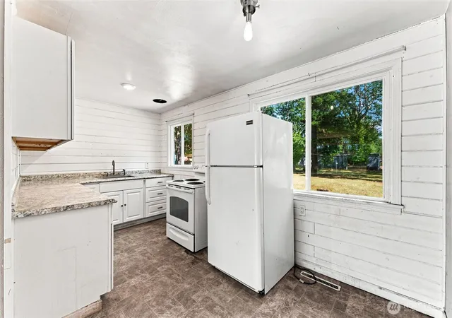Photo 4 of Sale Pending at 15401 Grant Ave SW, Lakewood, WA 98498 | MLS# NWM2553266 | Listing updated on 2026-10-01
