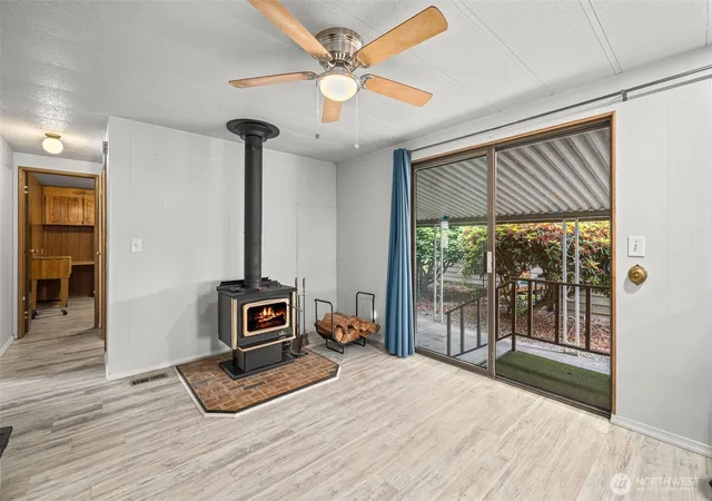 Photo 3 of Manufactured home for sale at 1402 22nd Street NE #220, Auburn, WA 98002 | MLS# NWM2553270 | Listing updated on 2026-09-22