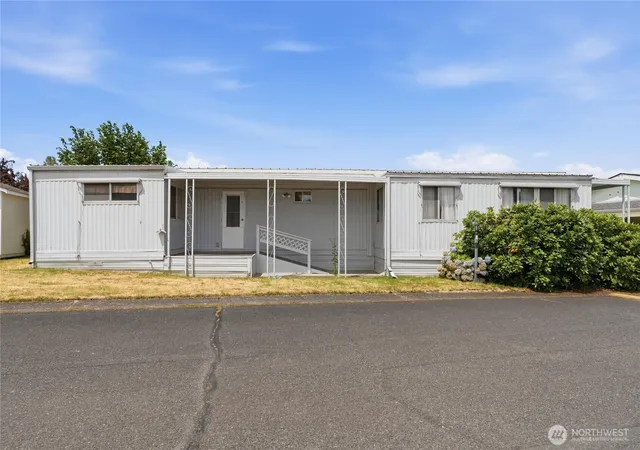 Photo 3 of Manufactured home for sale at 1709 NE 78th Street #98, Vancouver, WA 98665 | MLS# NWM2553279 | Listing updated on 2026-09-21