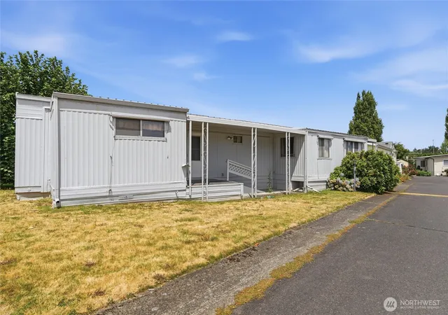 Photo 4 of Manufactured home for sale at 1709 NE 78th Street #98, Vancouver, WA 98665 | MLS# NWM2553279 | Listing updated on 2026-09-21