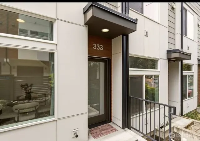 Photo 4 of Sale Pending at 333 N 90th Street, Seattle, WA 98103 | MLS# NWM2553284 | Listing updated on 2026-09-30