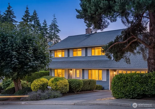 Photo 4 of Single family home for sale at 10602 NE 60th Street, Kirkland, WA 98033 | MLS# NWM2553331 | Listing updated on 2026-10-02