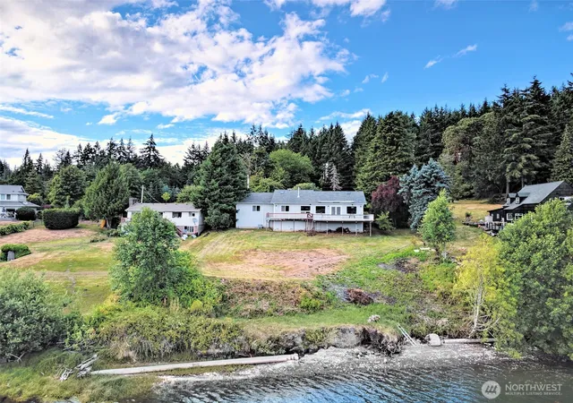 Photo 2 of Single family home for sale at 220 SE Sells Dr, Shelton, WA 98584 | MLS# NWM2553363 | Listing updated on 2026-10-16