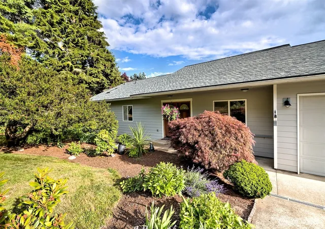 Photo 4 of Single family home for sale at 220 SE Sells Dr, Shelton, WA 98584 | MLS# NWM2553363 | Listing updated on 2026-10-16
