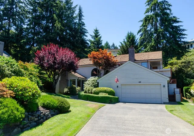 Photo 3 of Single family home for sale at 106 Chinook Ln, Steilacoom, WA 98388 | MLS# NWM2553388 | Listing updated on 2026-09-22