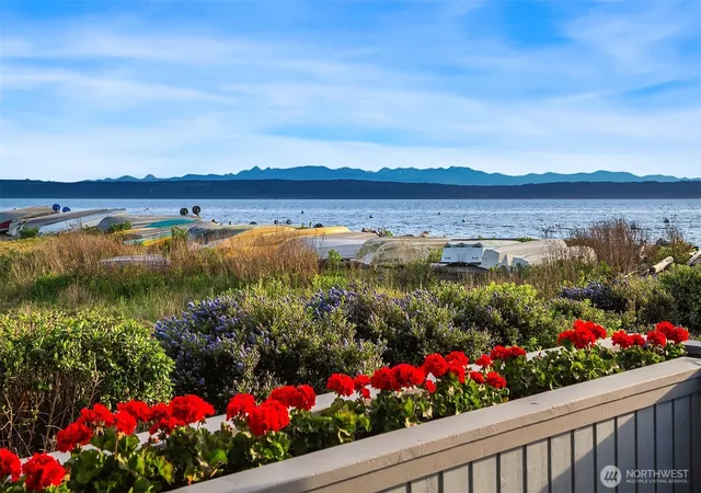 Photo 4 of Single family home for sale at 309 Seascape Dr, Camano Island, WA 98282 | MLS# NWM2553398 | Listing updated on 2026-09-22